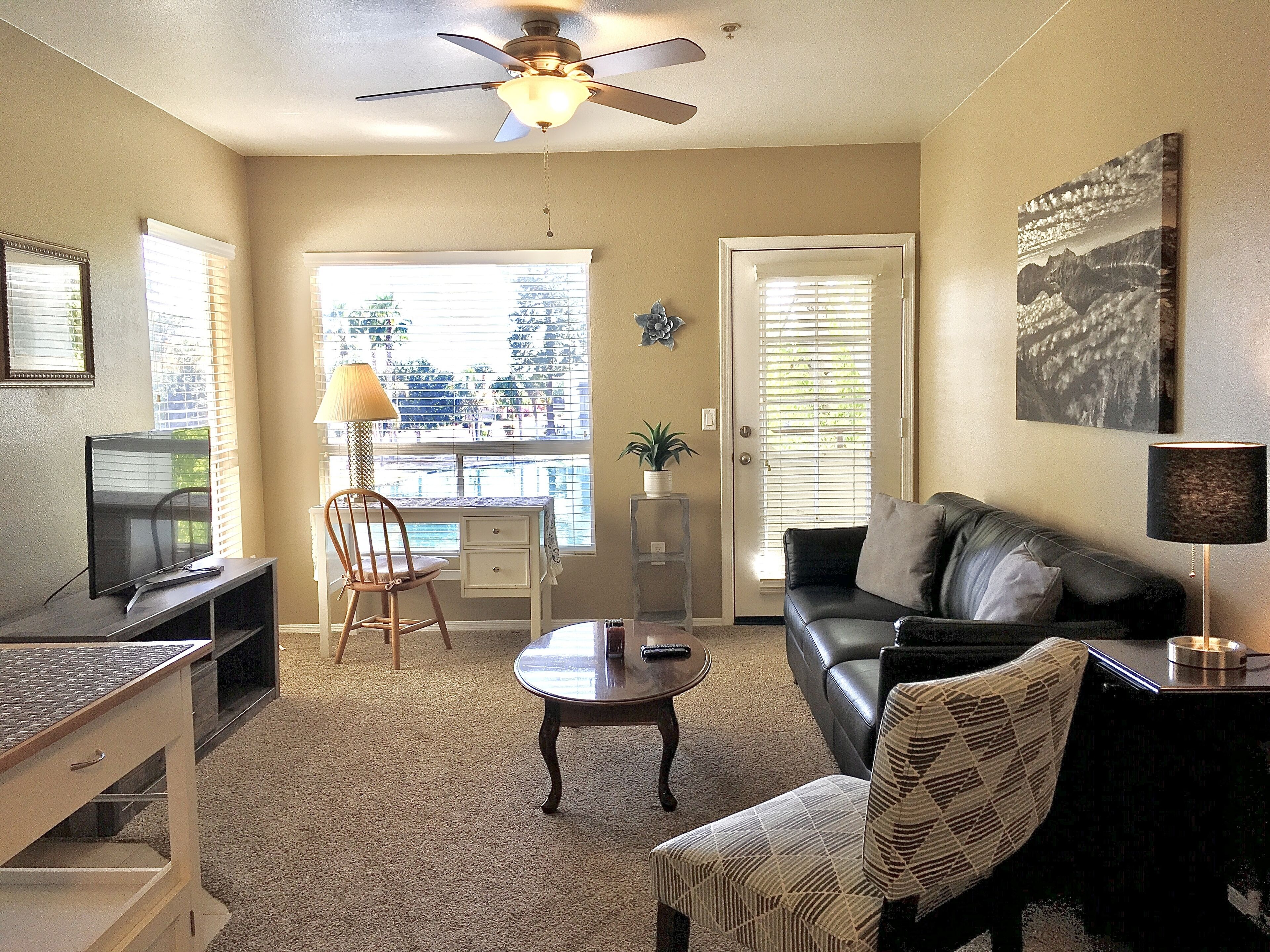 Lakefront Views~Gated~Heated pools/spa~Pickleball/Tennis~Gym~BBQ~Shopping~Dining