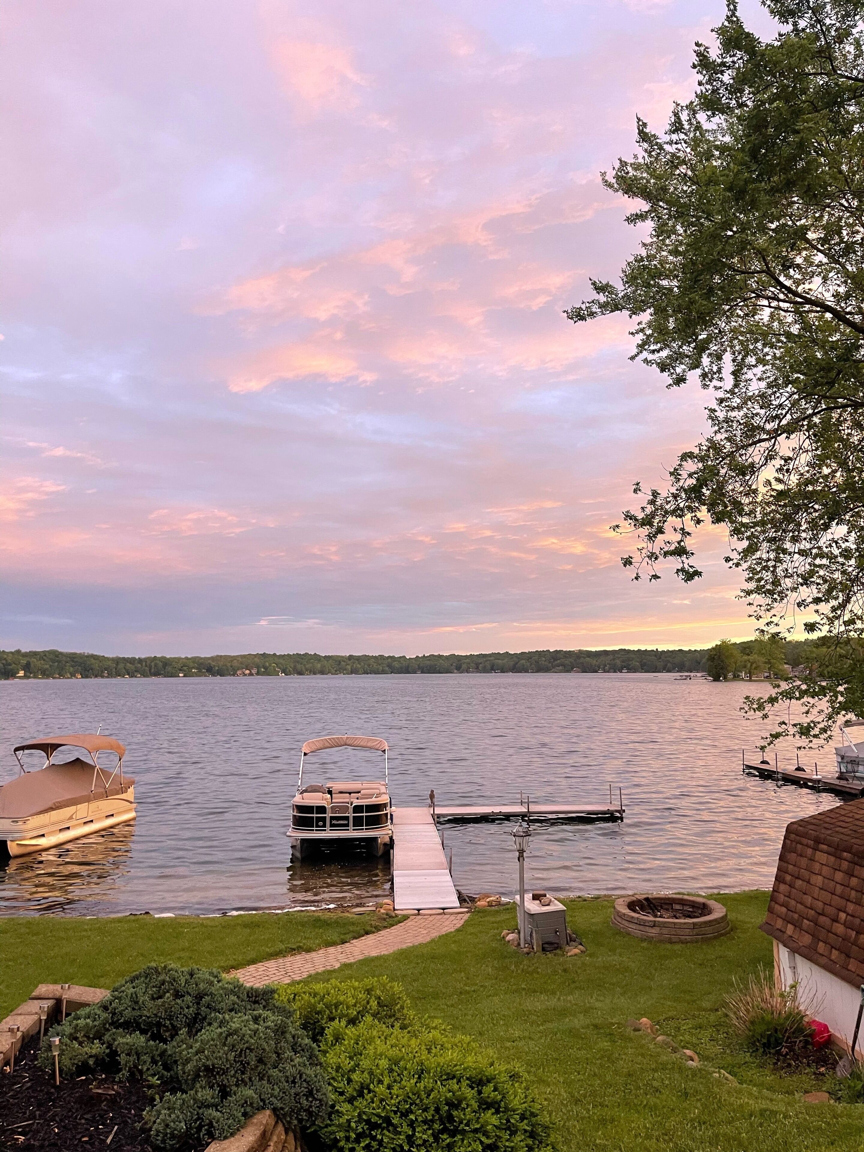 Nära stranden och solstolar
