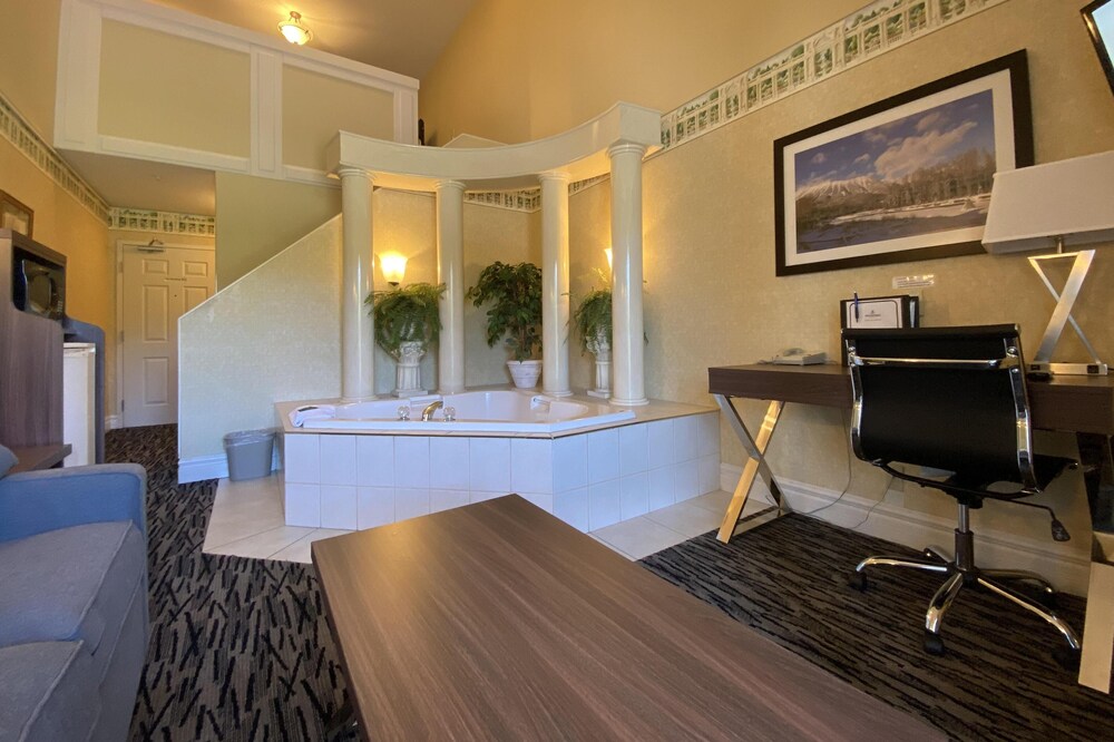 Jacuzzi Suite -1 King Bed