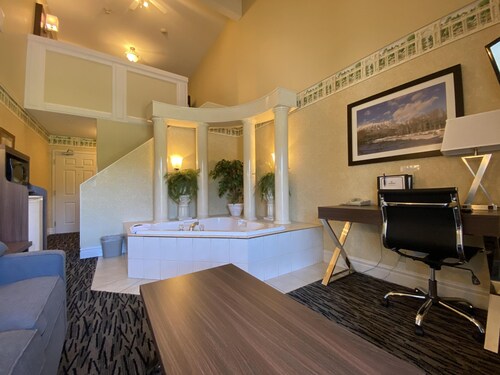 Jacuzzi Suite -1 King Bed