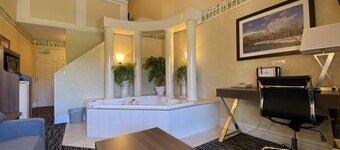 Jacuzzi Suite -1 King Bed