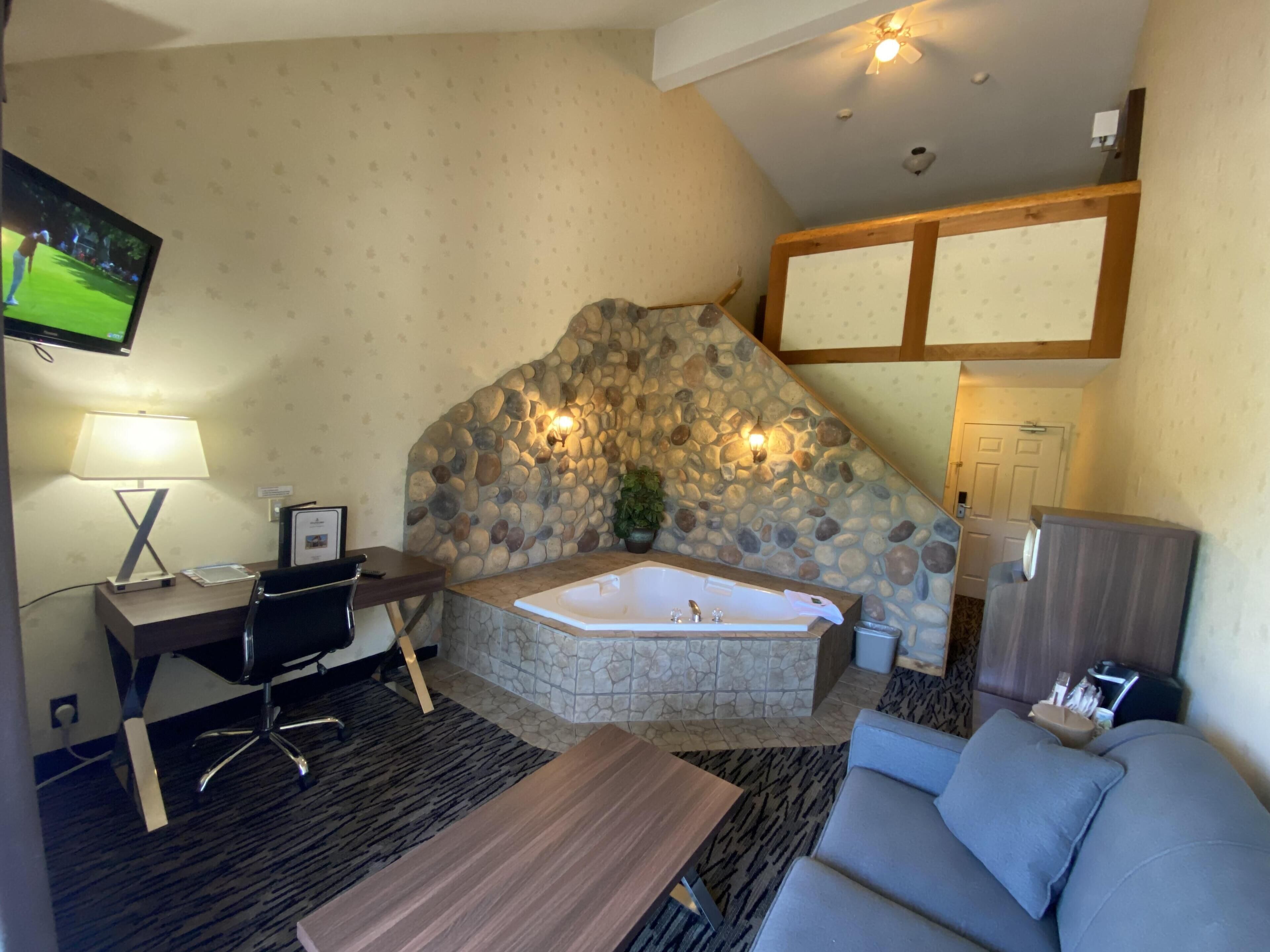 Jacuzzi Suite -1 King Bed