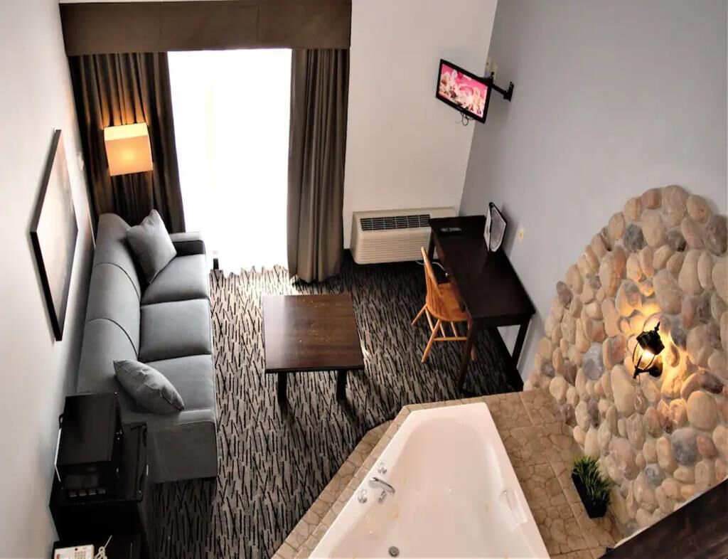 Jacuzzi Suite -1 King Bed