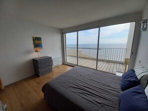 2 bedrooms, iron/ironing board, bed sheets