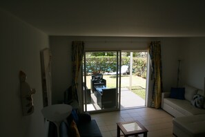 Smart TV - Holiday house with big roof terrace pool and sea view (Porches,Lagoa)