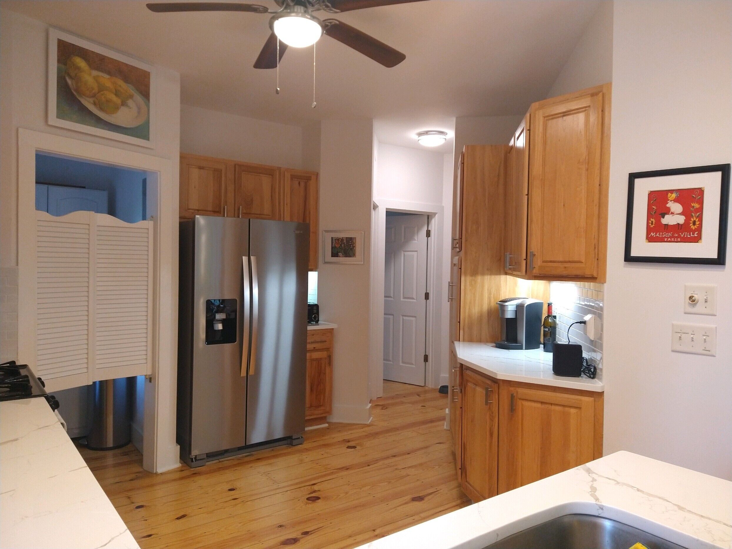 Cozy and fun mountain-view cottage 10 mins from shopping and hiking