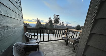 Ski in/Ski out Mountain Retreat! With abundant activities for all seasons!