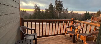 Ski in/Ski out Mountain Retreat! With abundant activities for all seasons!