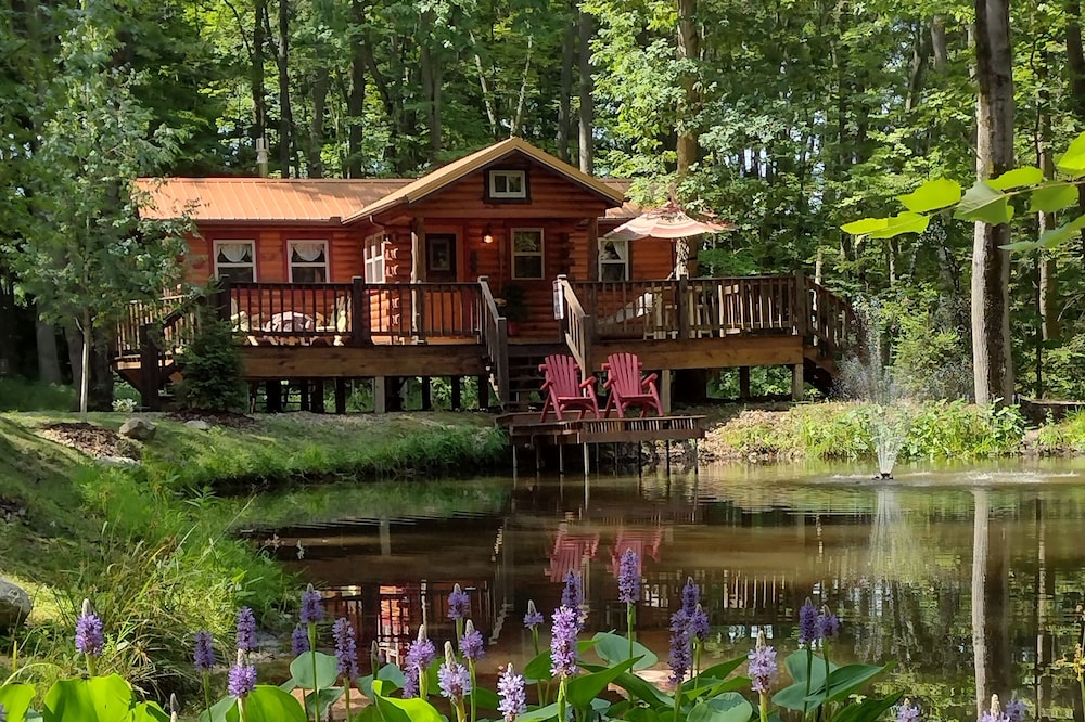 Romantic Secluded Cabin Getaway with Outdoor Bath