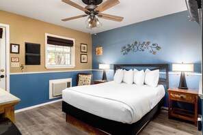Double Queens | Individually decorated, individually furnished, free WiFi, bed sheets - Prescott Pines Inn (Prescott)