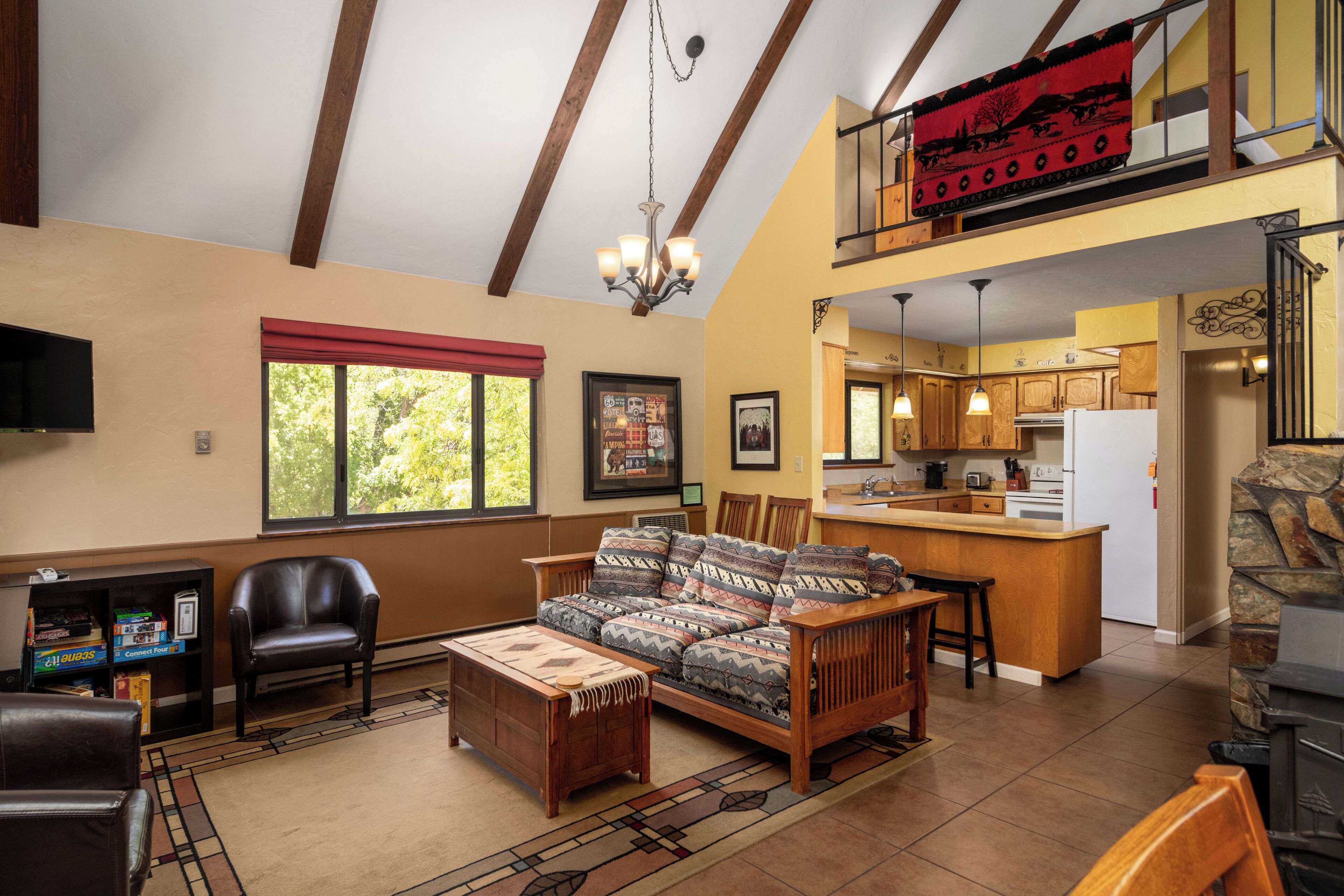 The Cabin at the Pines | Living area | 32-inch flat-screen TV with satellite channels, TV