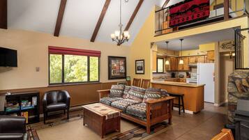 The Cabin at the Pines | Living area | 32-inch flat-screen TV with satellite channels, TV
