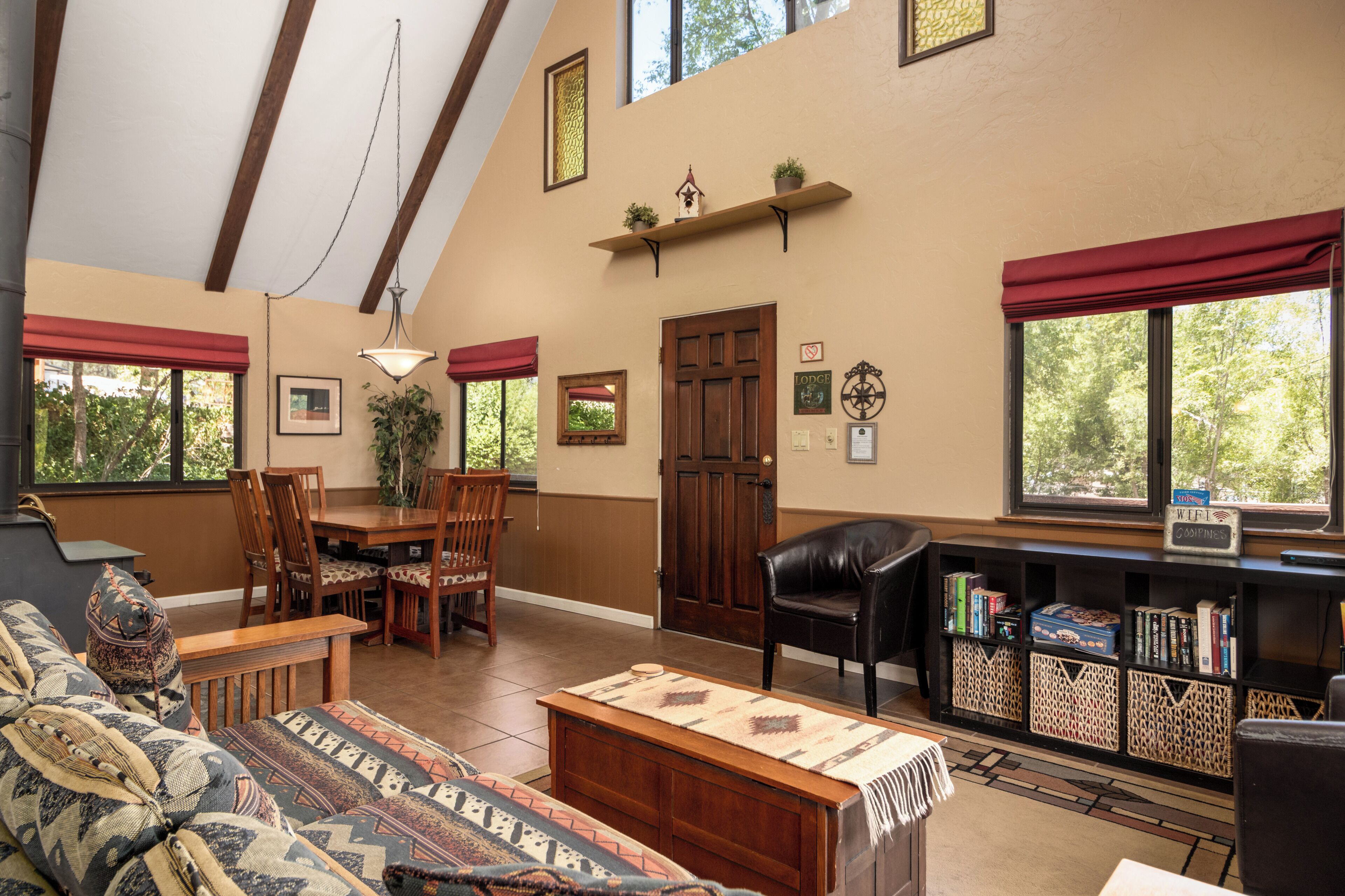 The Cabin at the Pines | Living area | 32-inch flat-screen TV with satellite channels, TV
