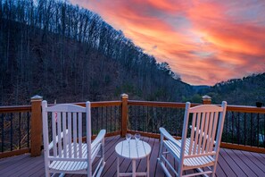 Property grounds - Romantic Mountain Retreat | Hot Tub, Views | 2 King Beds | 8min PF (Sevierville)