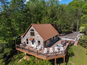 Outdoor dining - Cozy Xmas|Hot tub|Mtn Views|8 min PF&Gburg|Wi-Fi (Sevierville)