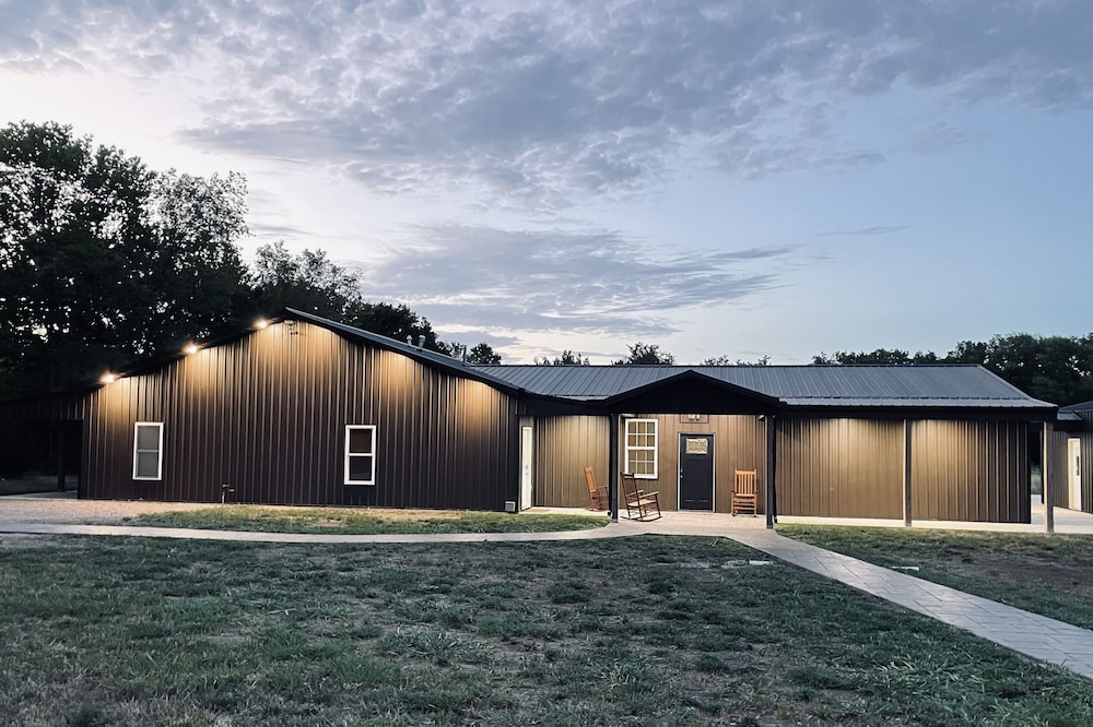 Spacious Lodge on 40 Acres!