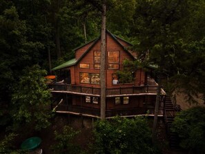 المنشأة من الخارج