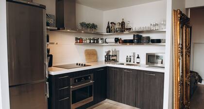 Downtown Condo In Entertainment District