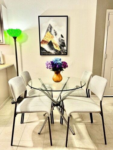 Lovely 2 BR &1 BA in downtown king William riverwalk convenient area