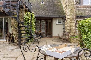 Traditional Villa, Private Bathroom, Garden View (Exclusive Private Use) | Exterior - Sandford Meadow Guest House (Oxford)