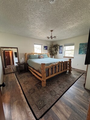 2 bedrooms, iron/ironing board, travel cot, WiFi