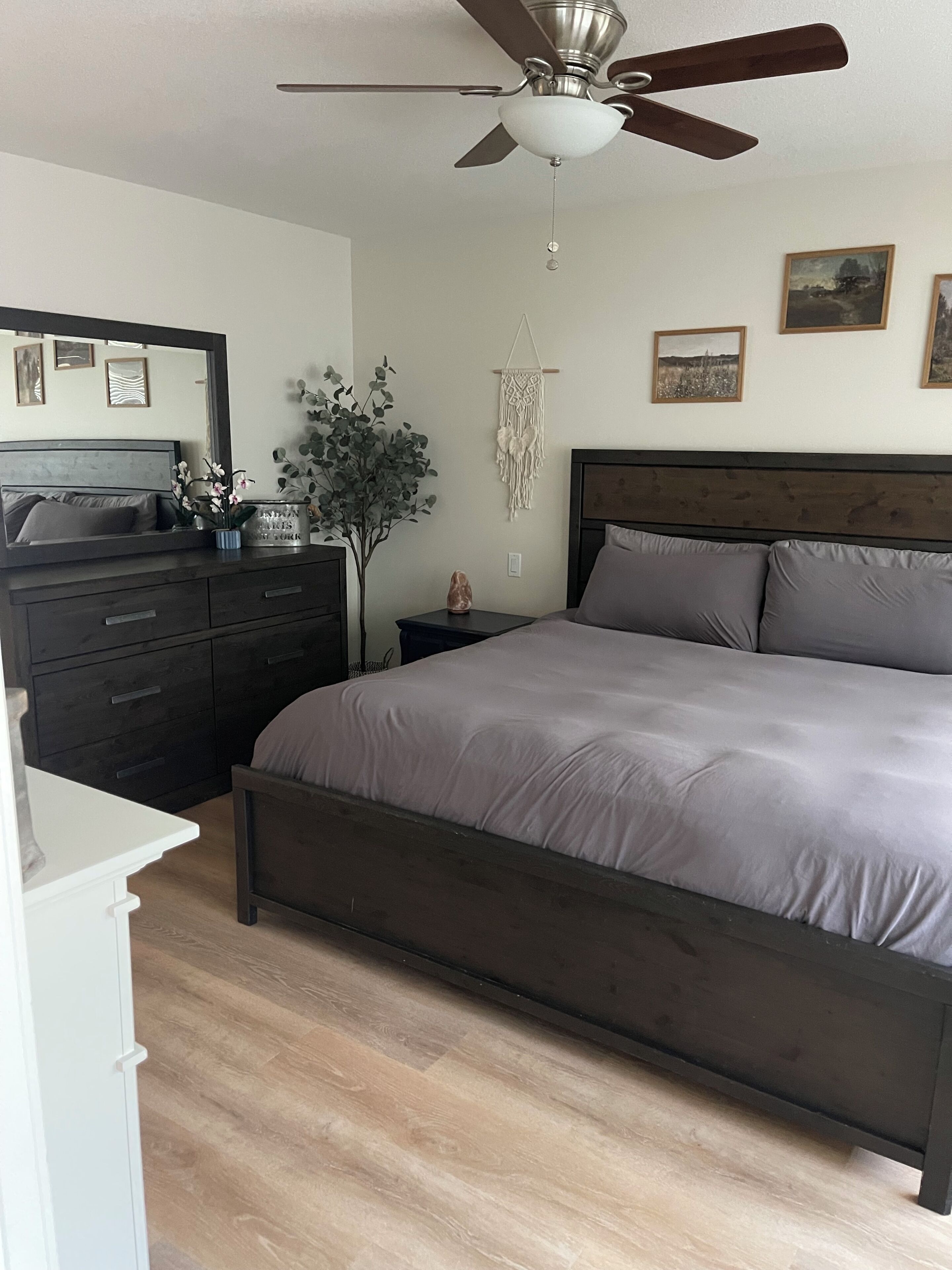 4 habitaciones, tabla de planchar con plancha y wifi gratis 