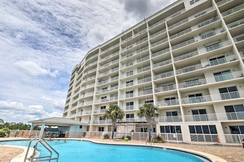 Gorgeous1st Floor 3/2 condo with private beach. 7th night free for weekly rental