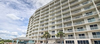 Gorgeous1st Floor 3/2 condo with private beach. 7th night free for weekly rental