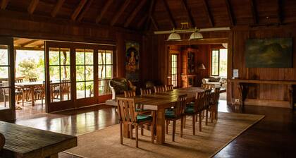 Historical lodge at Pu'u O Hoku Ranch! Outdoor pool and farm-to-table meals!