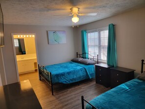 6 slaapkamers, een strijkplank/strijkijzer, gratis wifi, beddengoed