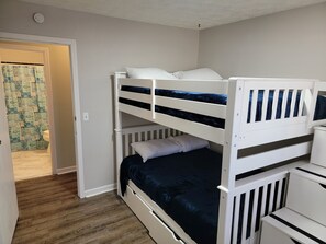 6 bedrooms, iron/ironing board, free WiFi, bed sheets