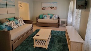 Living area - Plenty of Space 35 Minutes From Atlanta Sleeps 20+ (Stone Mountain)