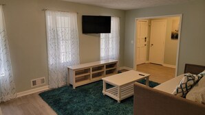 Living area - Plenty of Space 35 Minutes From Atlanta Sleeps 20+ (Stone Mountain)