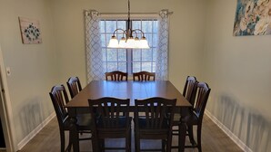 Dining - Plenty of Space 35 Minutes From Atlanta Sleeps 20+ (Stone Mountain)