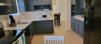 Plenty of Space 35 Minutes From Atlanta Sleeps 20+