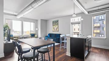 Deluxe appartement | Woonruimte | Een flatscreentelevisie