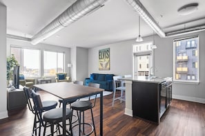 Deluxe Apartment | Living area