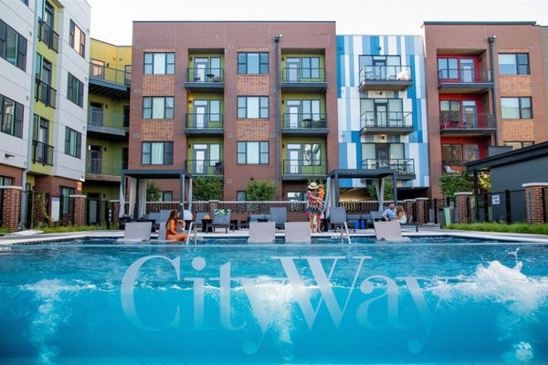 季节性开放的室外游泳池