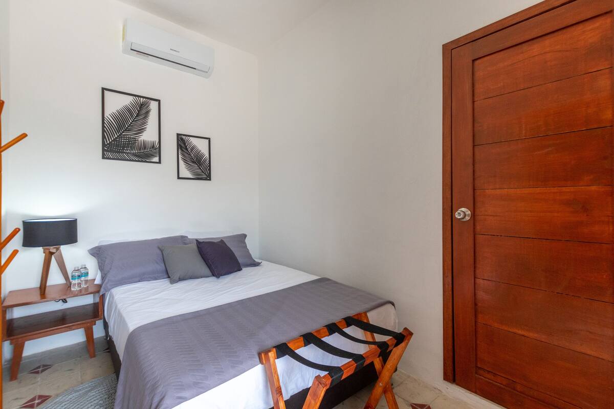 Comfort Room, 1 Double Bed, Non Smoking | Hypo-allergenic bedding available, WiFi (free), bed sheets