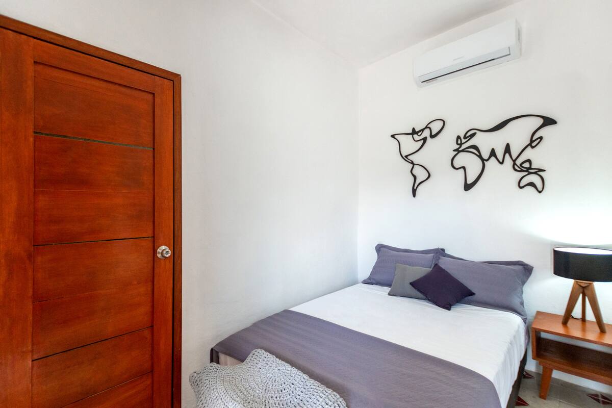 Hypo-allergenic bedding available, WiFi (free), bed sheets