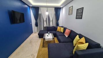 Smart TV, fireplace, stereo