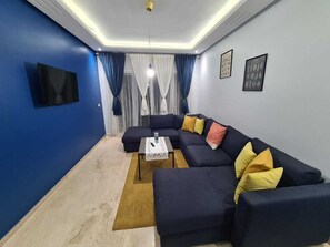 TV connectée, cheminée, chaîne hi-fi