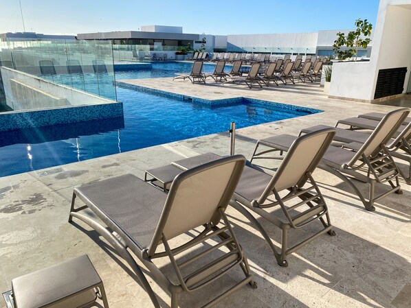 4 piscinas al aire libre