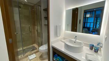 Apartamento Confort | Baño | Ducha y toallas