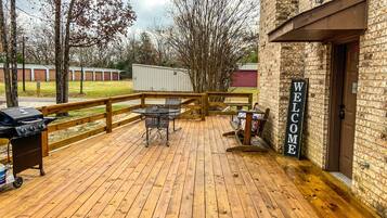 The Lodge | Terrace/patio