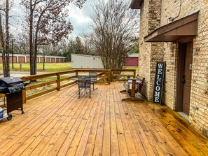 Terrace/patio - Reel Inn and Lodge (Quitman)