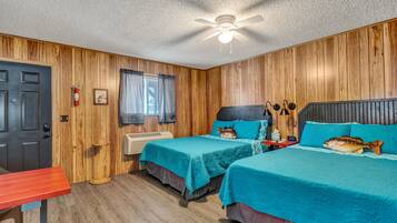 Kamar Double | Didekorasi berbeda-beda dan dilengkapi dengan perabotan berbeda-beda