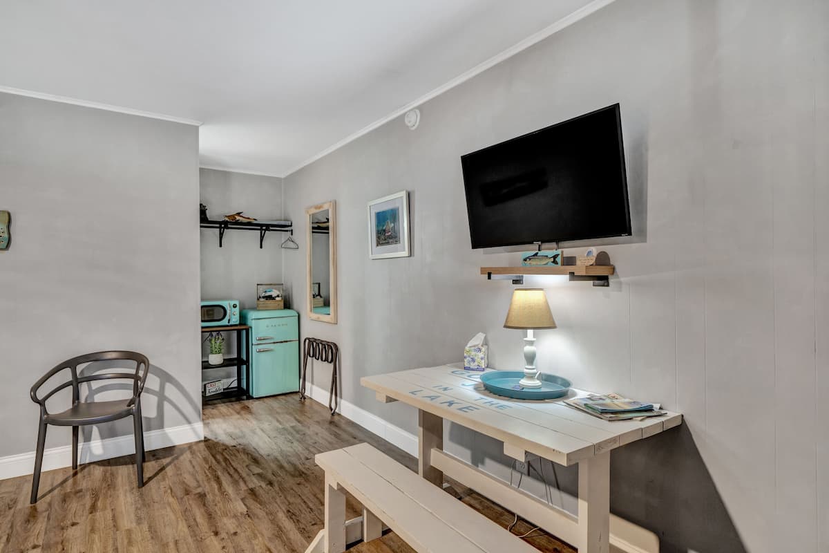 Decoración personalizada, muebles diferentes y cortinas blackout