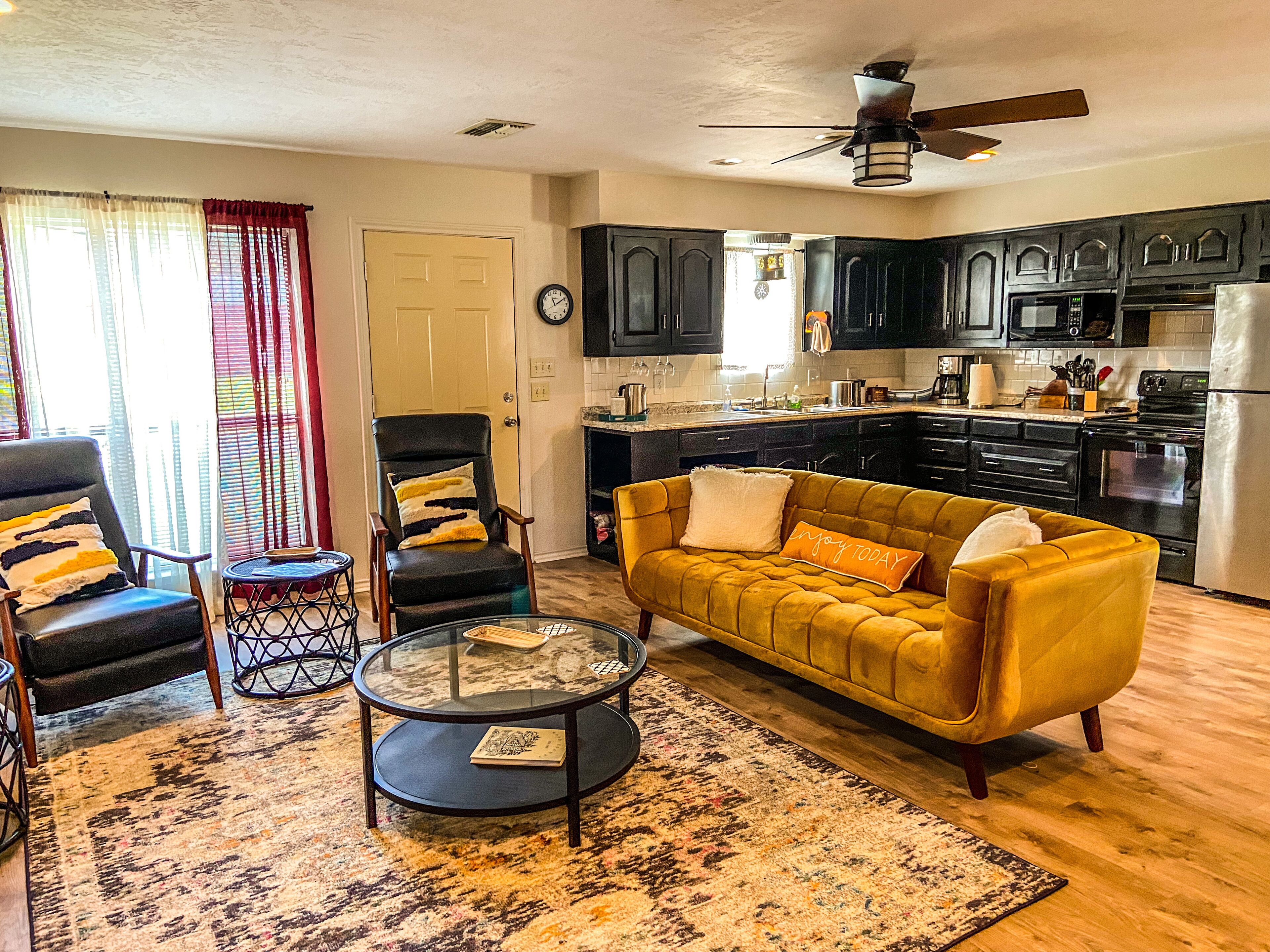 公寓 | 起居区 | 40-英寸智能电视（配备卫星频道）、电视、Netflix