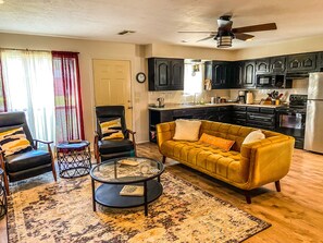 The Lodge | Living area | 40-inch Smart TV with satellite channels, TV, Netflix - Reel Inn and Lodge (Quitman)